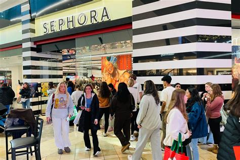 A Merry Black Friday For Retail: Store Traffic And Online Sales .
